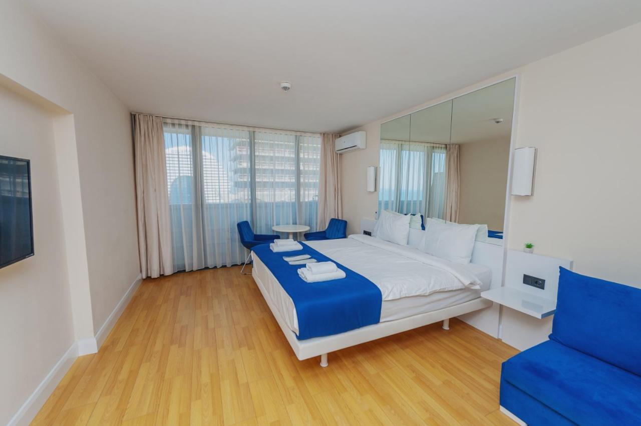 Panorama Aparthotel Orbi City Batumi Exterior photo
